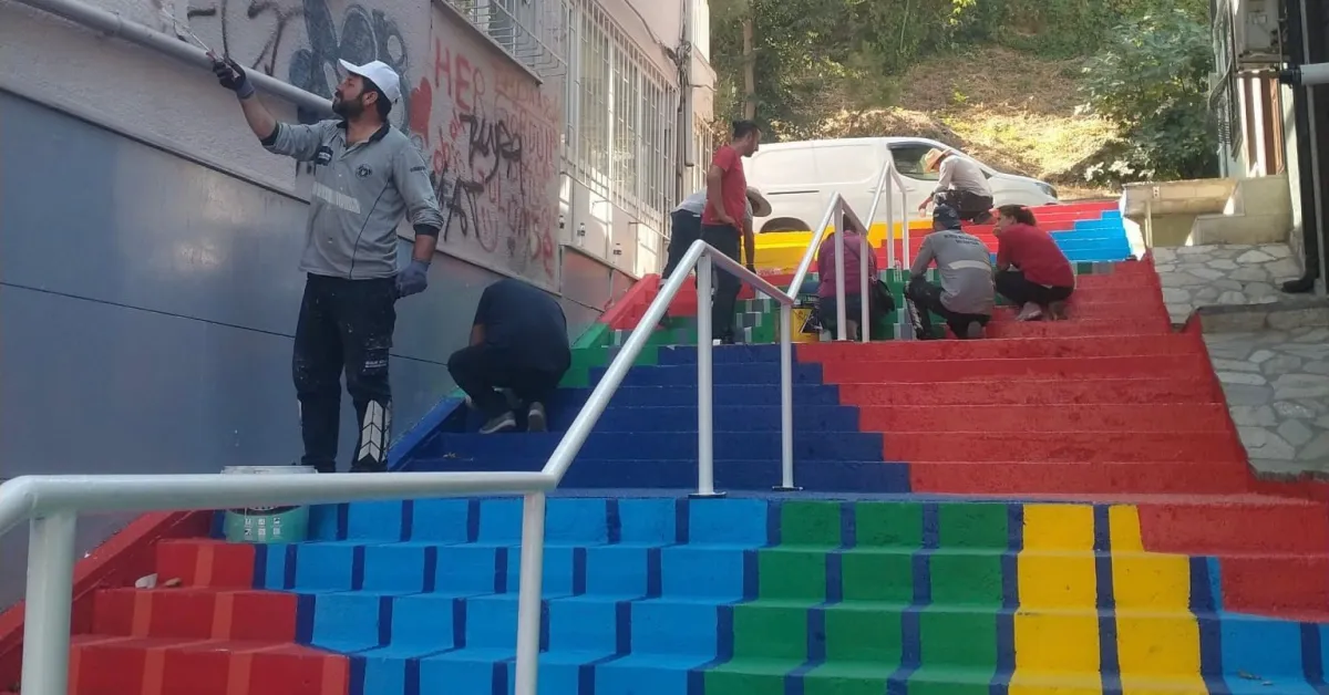 Bursa’da Trafo Ve Duvarlar Sanatla Renklendi (2)