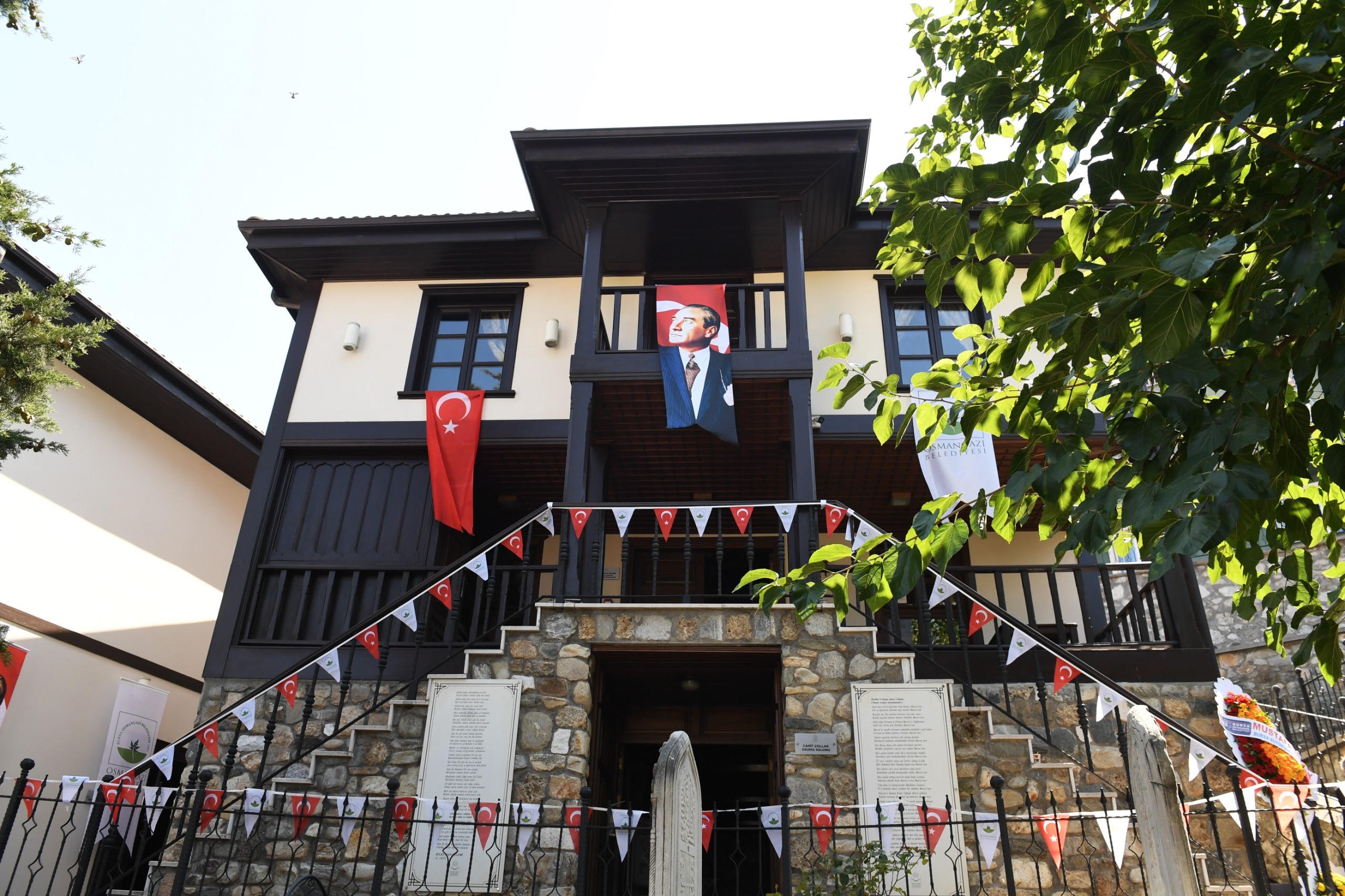 Bursa'da Zamansız Kitaplar Müzesi Kapılarını Açtı (1)