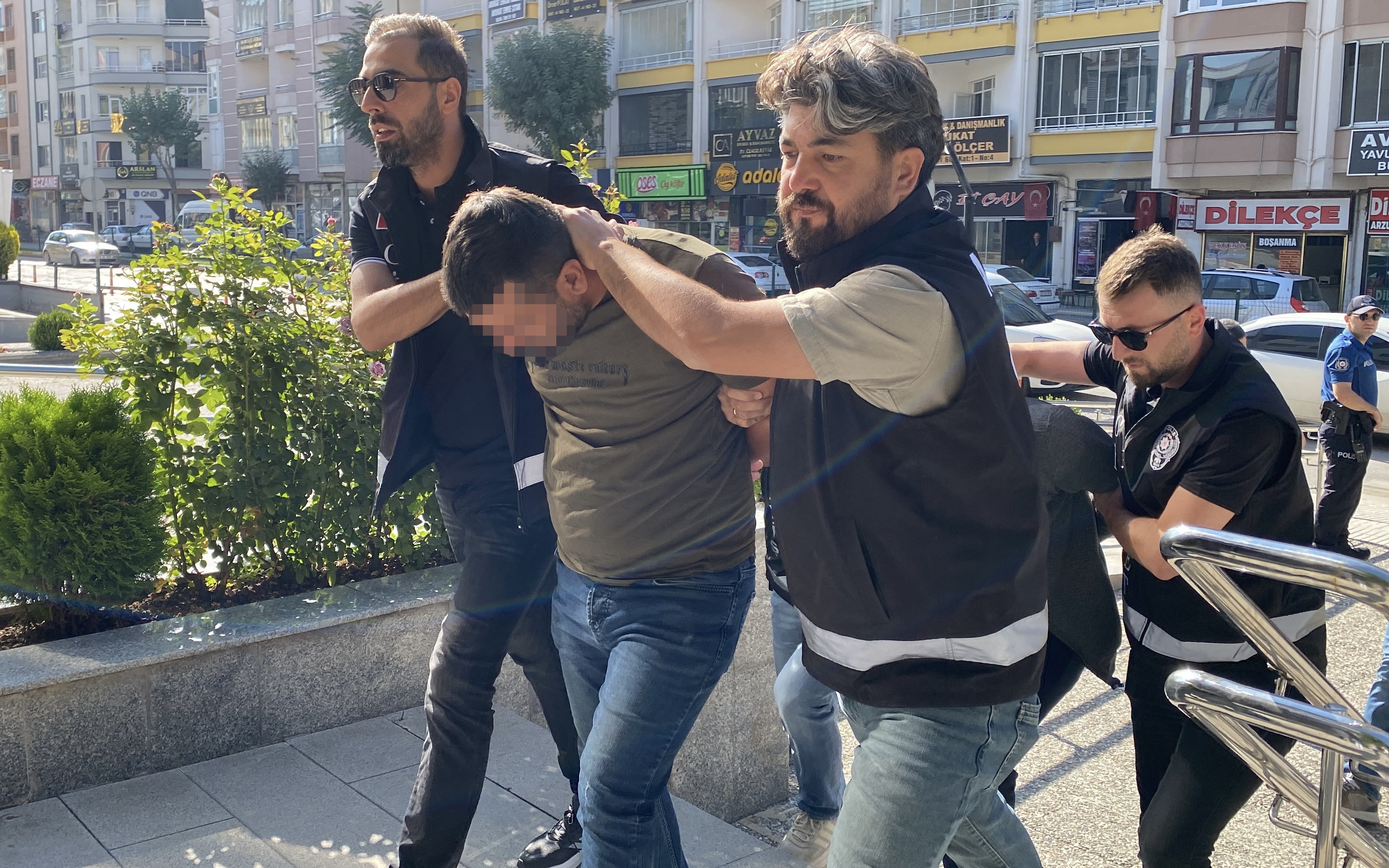 Çorum Merkezli 4 Ilde Silah Kaçakçılarına Operasyon 13 Gözaltı (2)