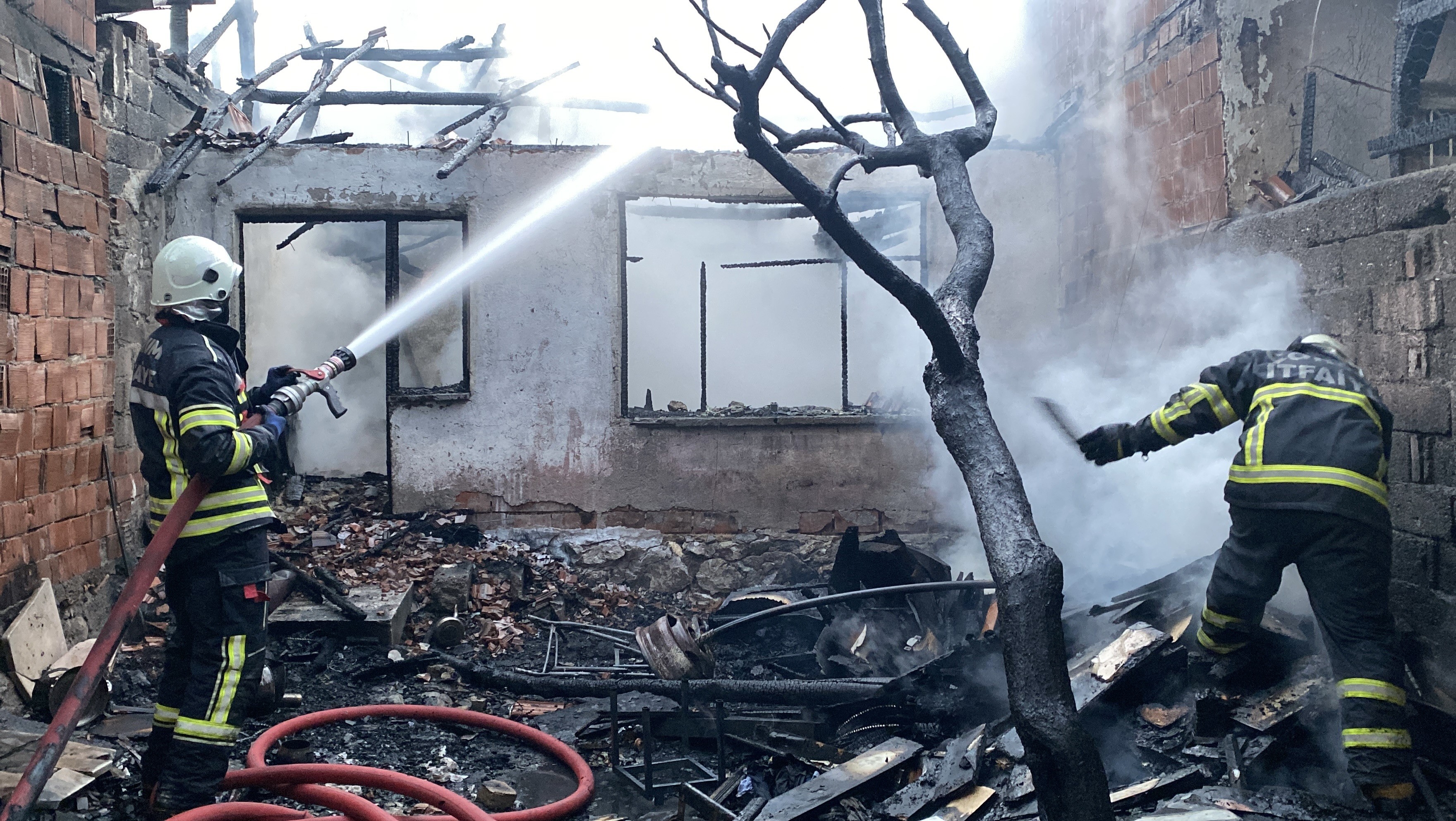 Çorum'da Çıkan Yangında 5 Ev Zarar Gördü (3)