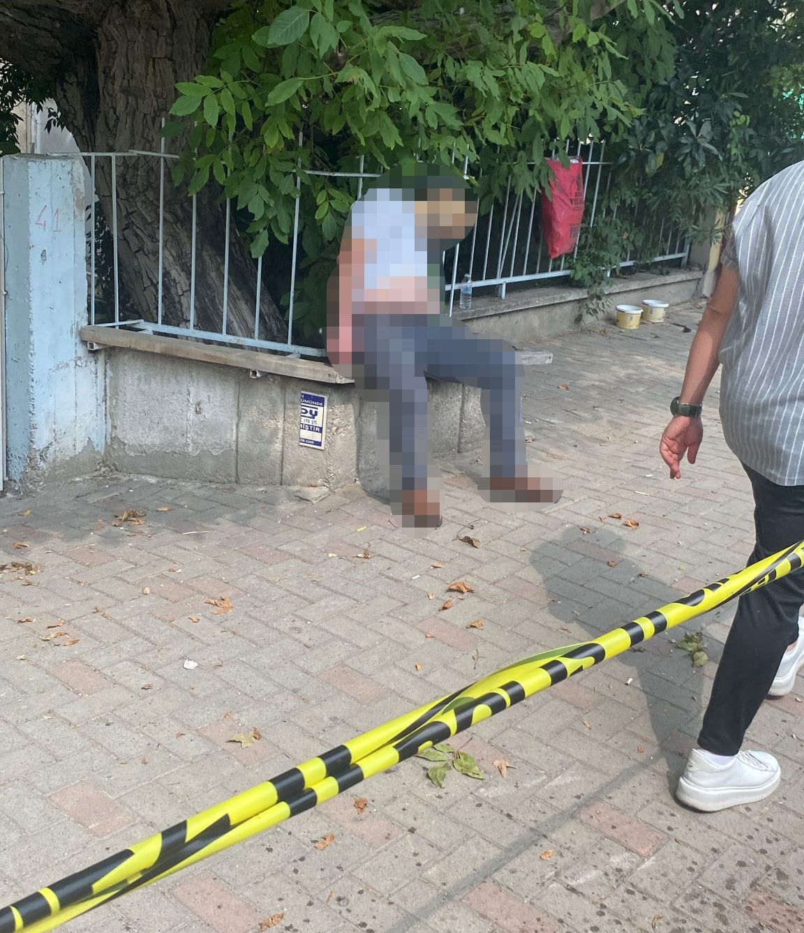 Durakta Servis Bekleyen Işçi Kalp Krizi Sonucu Öldü (3)