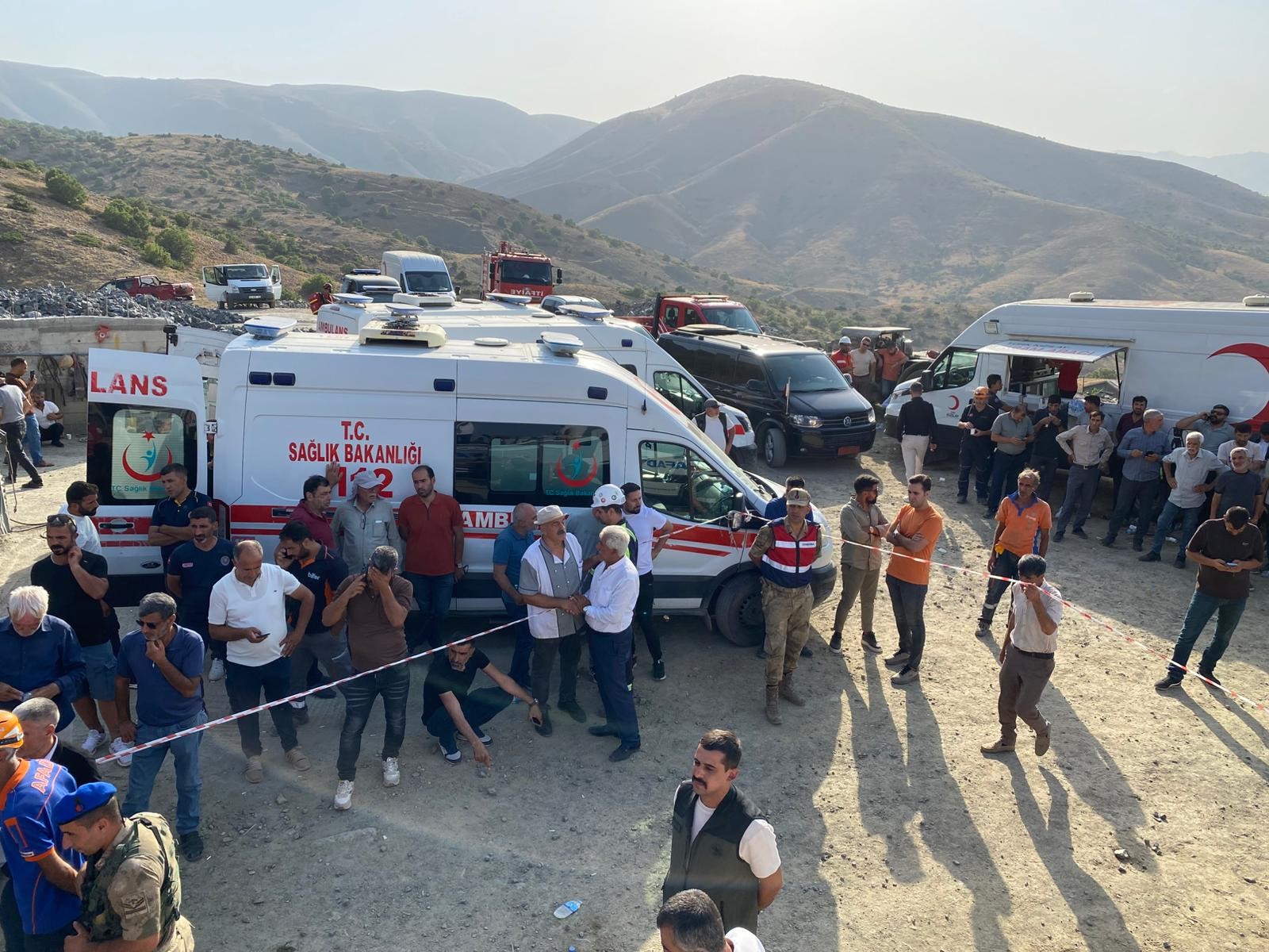 Elazığ'da Göçük Altında Kalan Işçinin Cansız Bedenine Ulaşıldı (2)