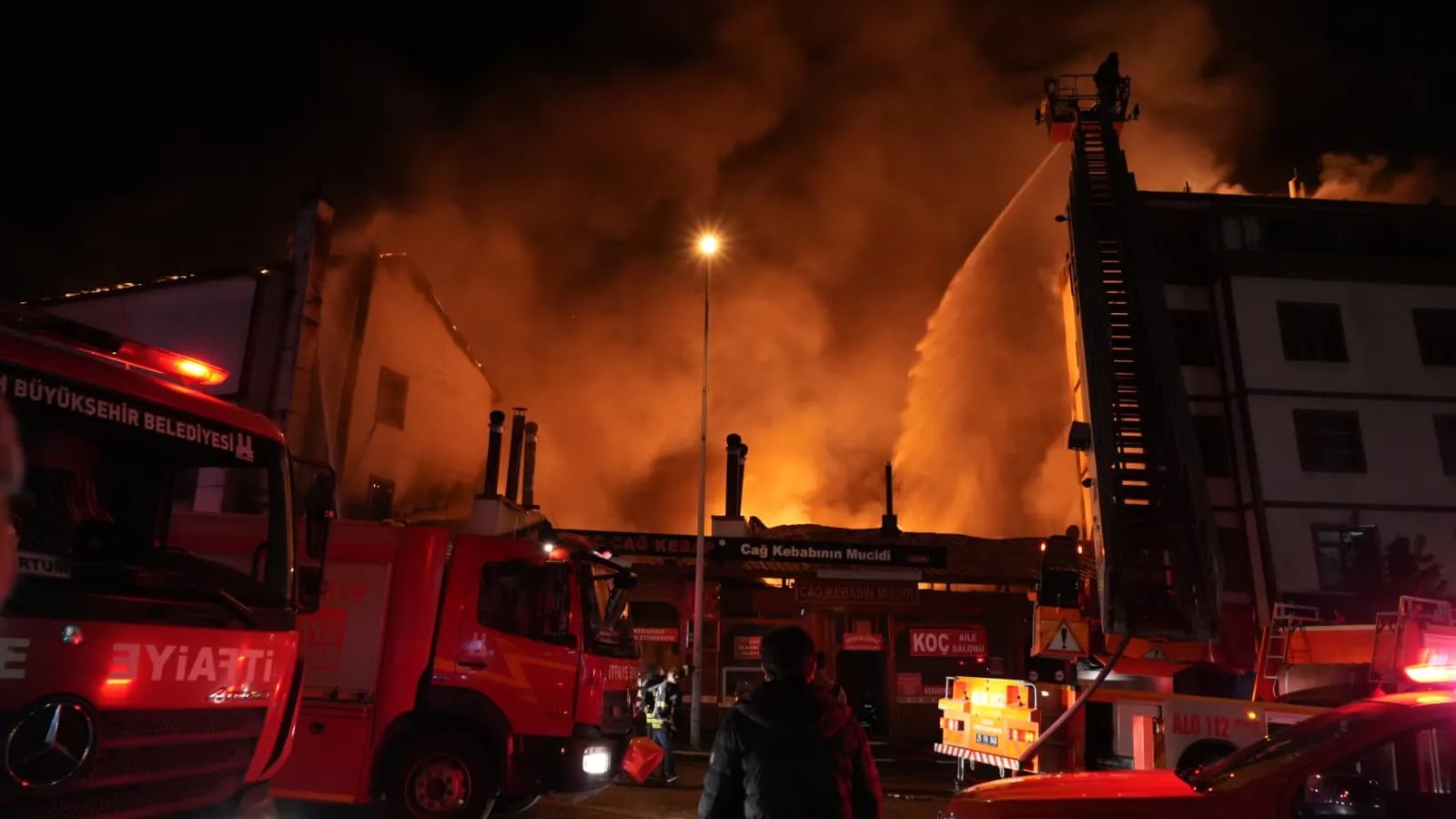 Erzurum’da Çok Sayıda Iş Yeri Ve Bina Alevlere Teslim Oldu (3)