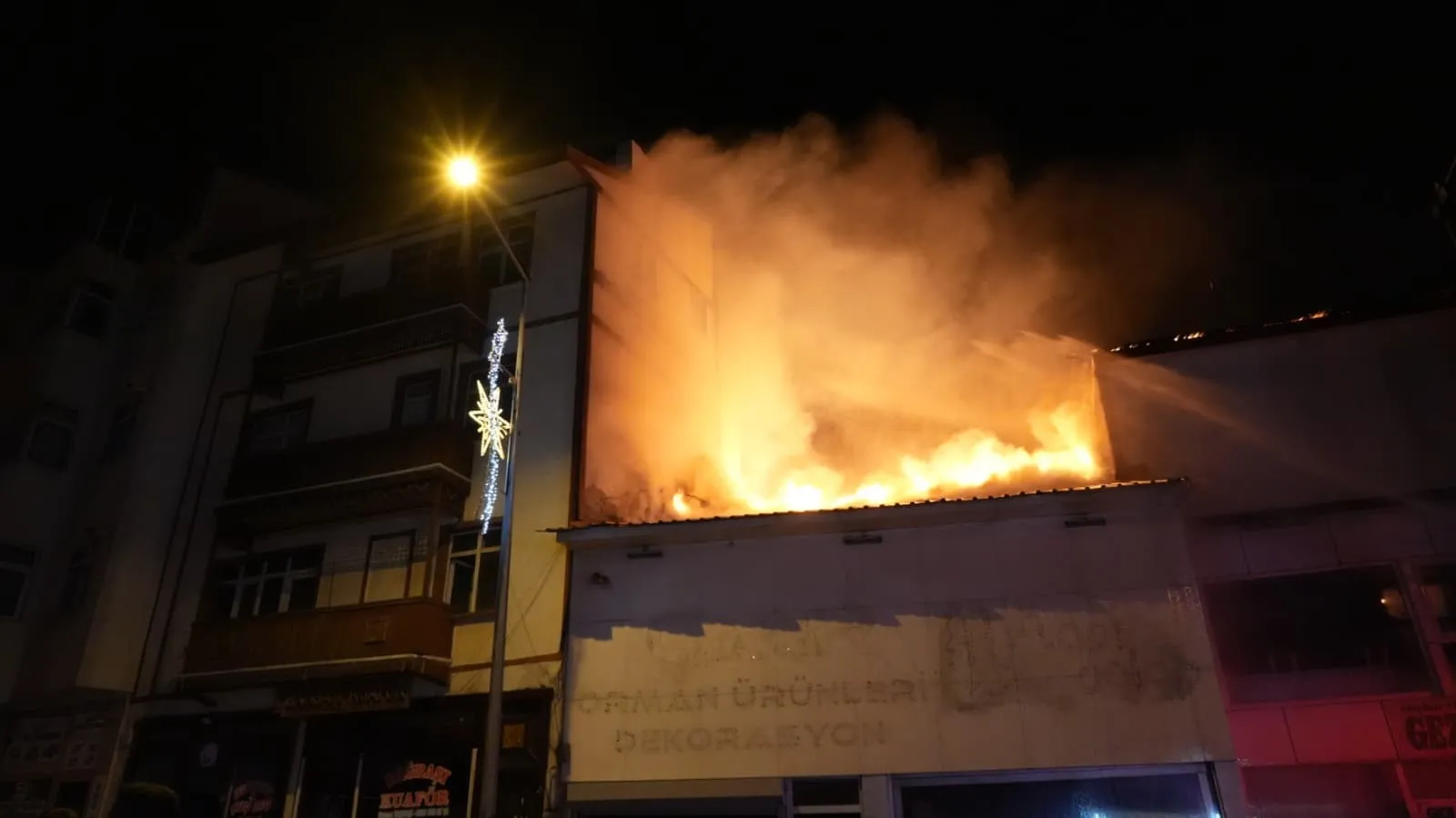 Erzurum’da Çok Sayıda Iş Yeri Ve Bina Alevlere Teslim Oldu (4)