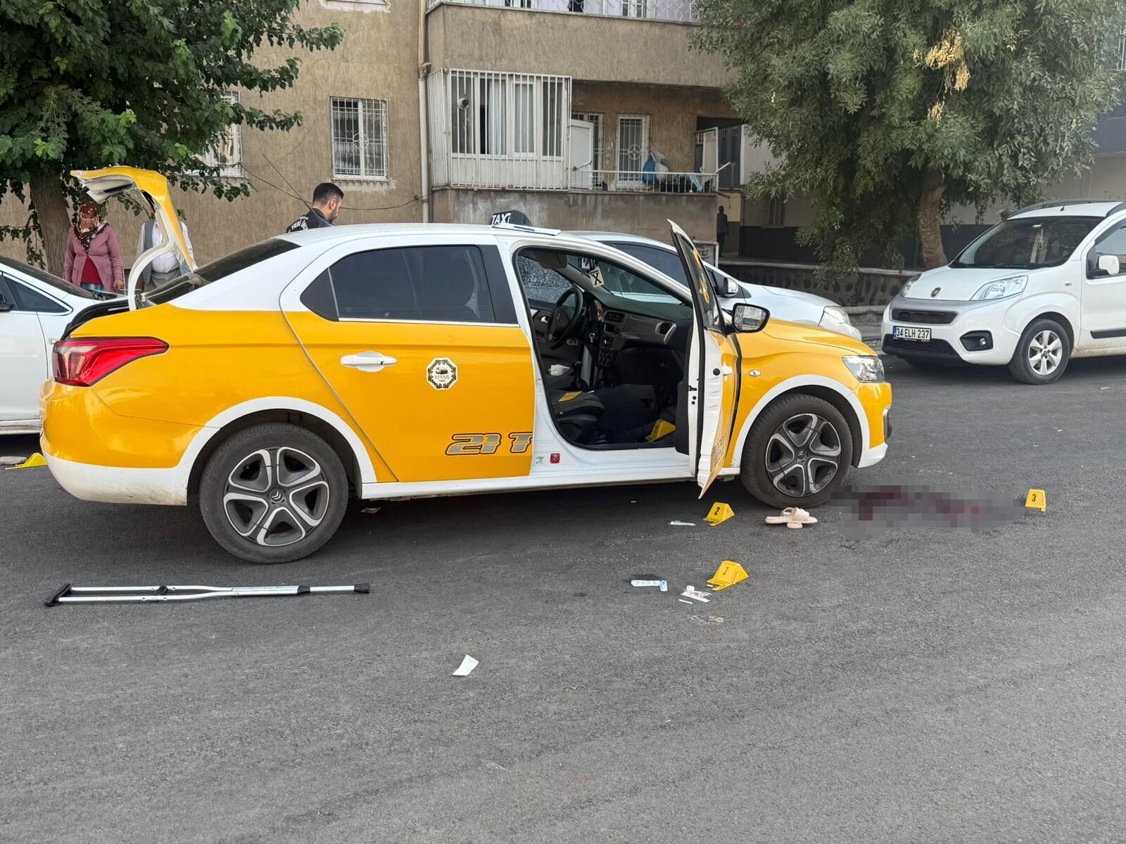 Eşinden Kaçmak Isteyen Kadın Silahlı Saldırıya Uğradı 3 Yaralı (4)