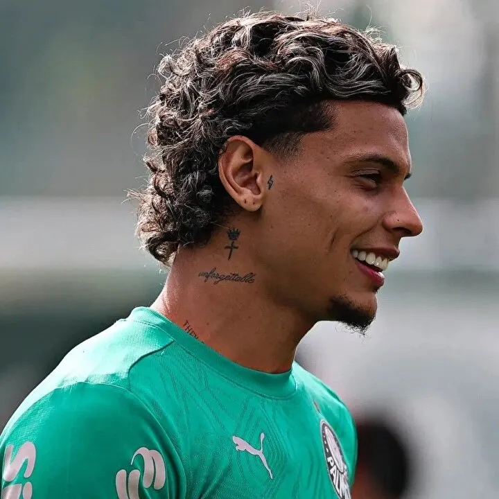 Fenerbahçe Benfica Maçında Galatasaraylıları Kahreden Eden Futbolcu (4)