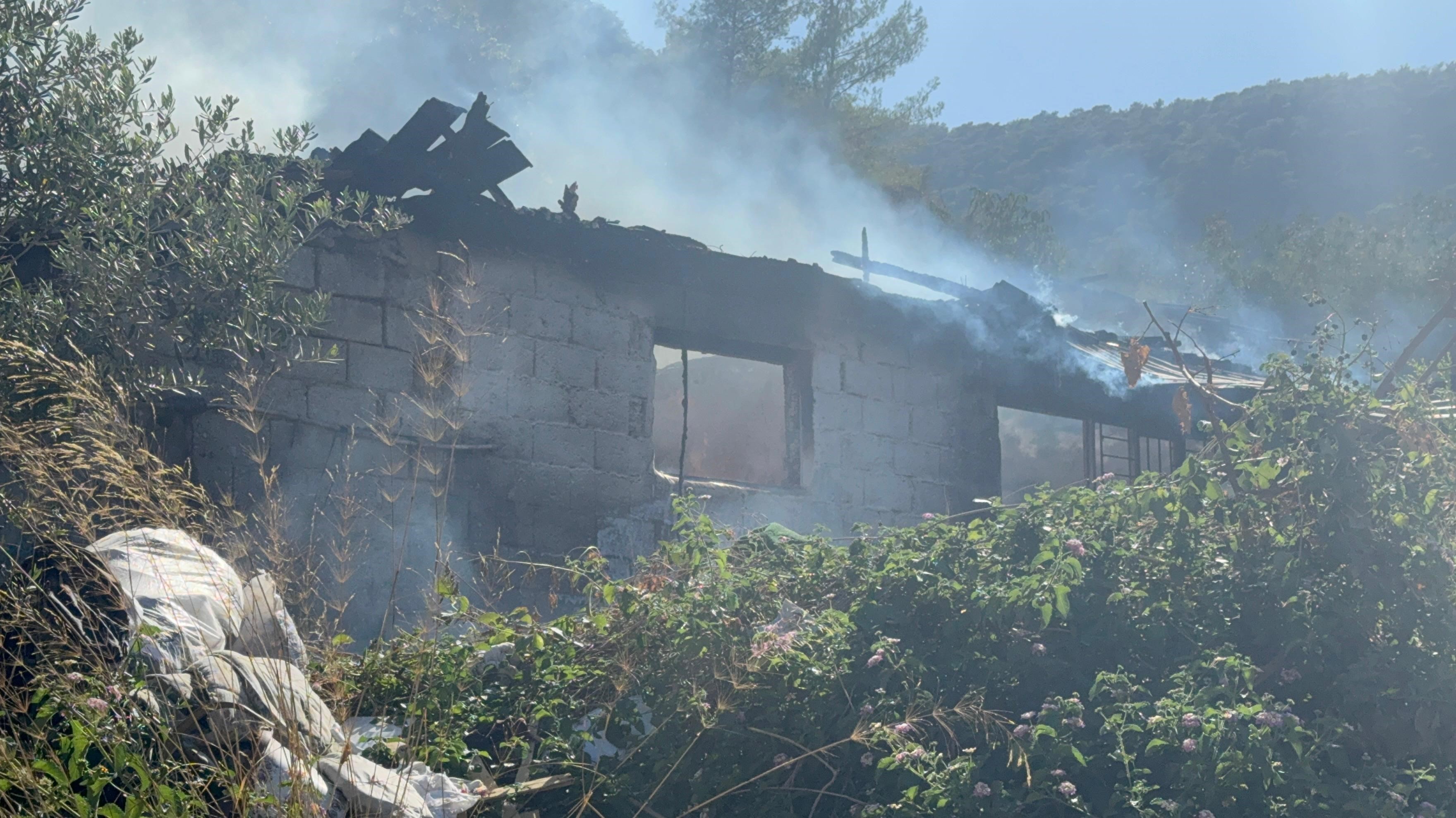 Fethiye’de Madde Bağımlısı Olduğu Iddia Edilen Genç Evi Ateşe Verdi (2)