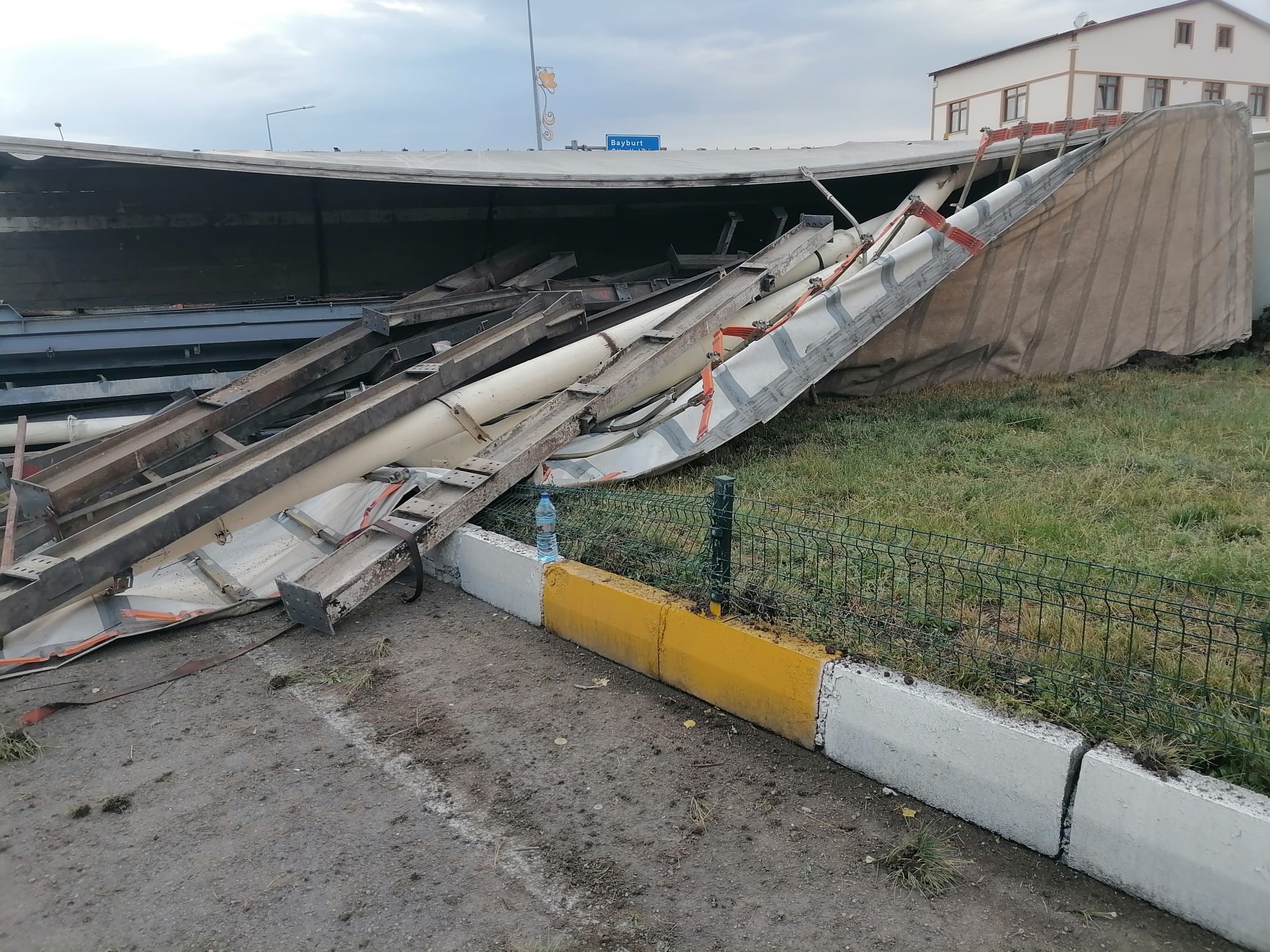 Freni Boşalan Tır Dehşet Saçtı (1)