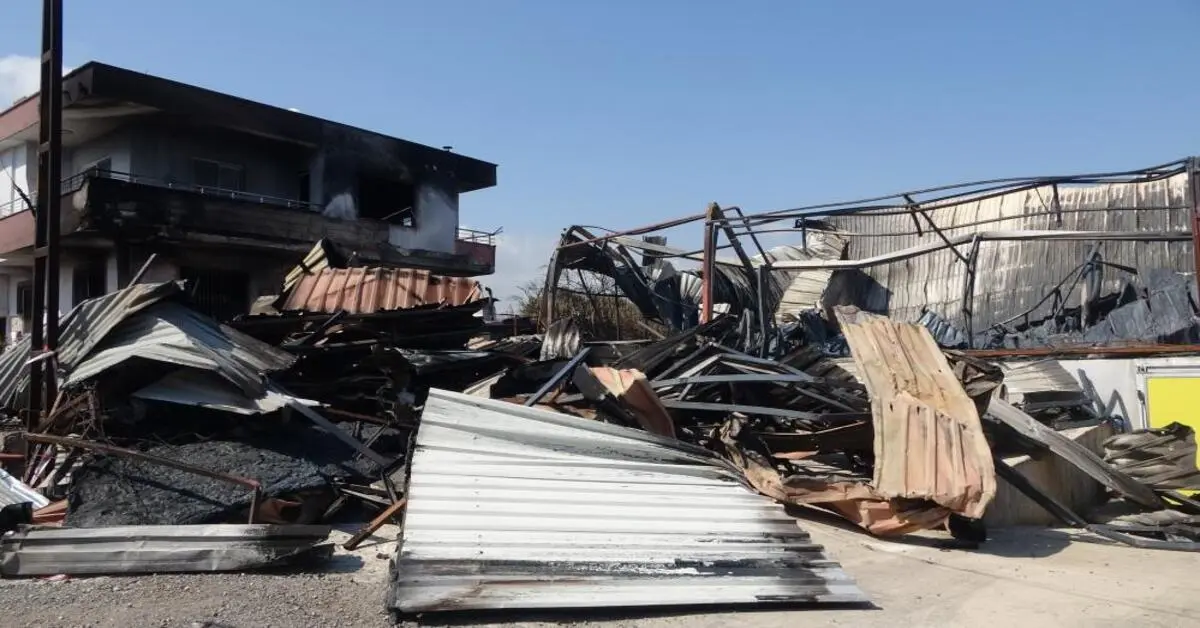 Genç Gazete 25 Yıllık Emek Kundaklamayla Kül Oldu Oğlunun Düğününde Komşusu Hayatlarını Zehir Etti 3