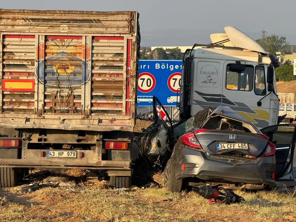 Genç Gazete Bilecik’te Tır Ile Otomobil Çarpıştı 1 Ölü, 3 Yaralı