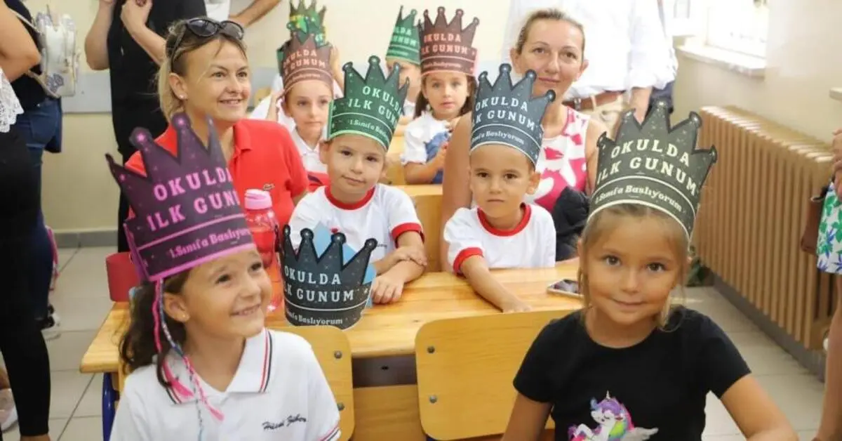 Genç Gazete Bursa'da 2025 2026 Eğitim Yılı Başlıyor 657 Bin Öğrenci Okula Dönüyor 2