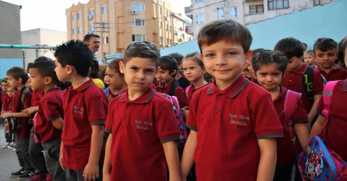 Genç Gazete Bursa'da 2025 2026 Eğitim Yılı Başlıyor 657 Bin Öğrenci Okula Dönüyor