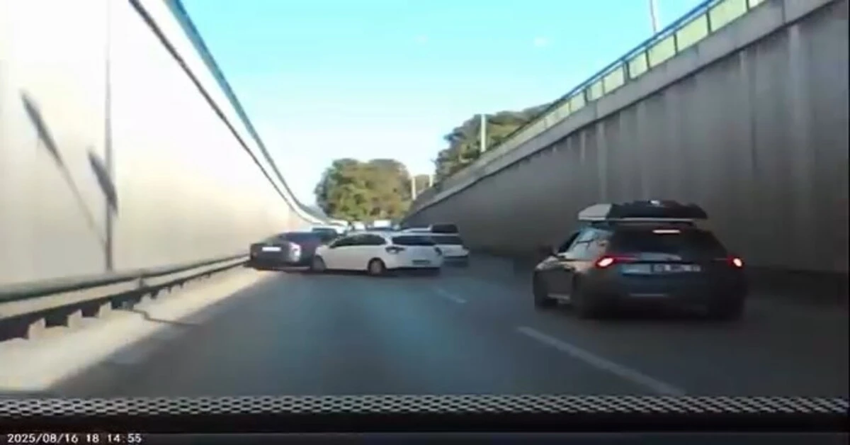 Genç Gazete Bursa’da Alkollü Sürücü Trafiği Birbirine Kattı Çarptığı Araçtaki Bebek Ölümden Döndü 1