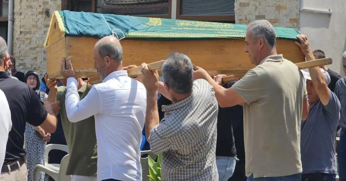 Genç Gazete Bursa'da Ambulans Kazasında Yaşamını Yitiren Yaşlı Kadın Toprağa Verildi 1