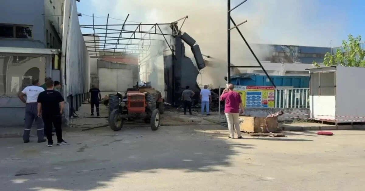 Genç Gazete Bursa'da Bir Kıvılcım Yıkımı Süren Fabrikayı Küle Çevirdi