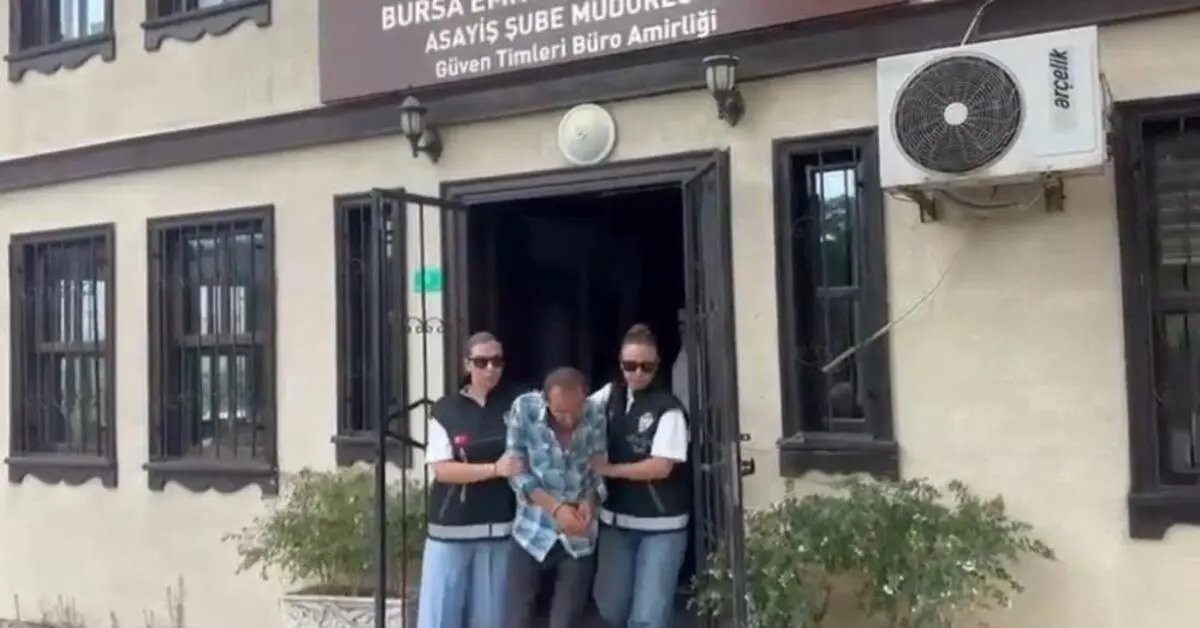 Genç Gazete Bursa’da Cadde Ortasında Cüzdan Çaldı, O Anlar Kameraya Yansıdı 2