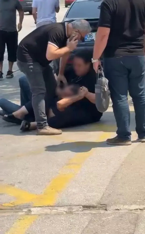 Genç Gazete Bursa’da Eski Eşini Yere Yatırıp Dövdü O Anlar Kamerada 1