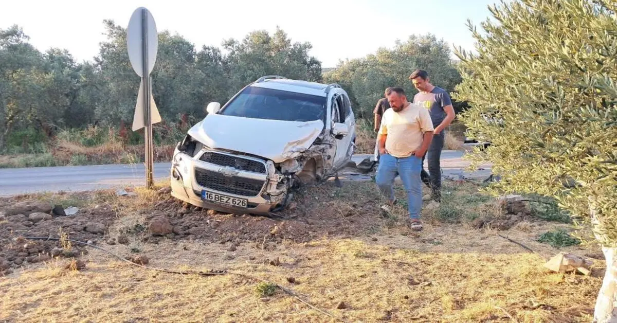 Genç Gazete Bursa’da Hatalı Sollama Zincirleme Kazaya Yol Açtı 3 Araç Birbirine Girdi 3