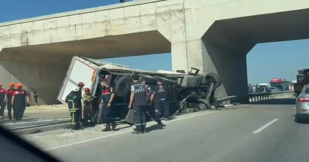 Genç Gazete Bursa’da Kamyon Köprü Ayağına Çarptı Sürücü Hayatını Kaybetti