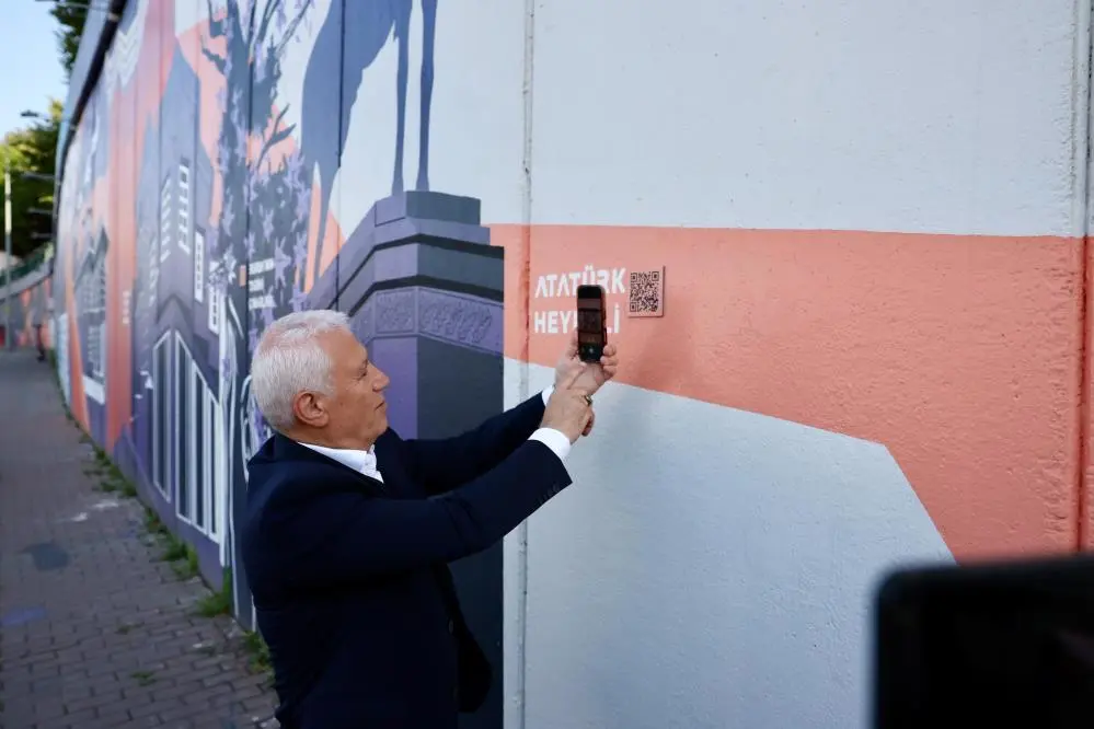 Genç Gazete Bursa’nın Duvarları Sanatla Buluşuyor Qr Kodlu Tasarımlarla Turistlere İki Dilde Rehberlik 3