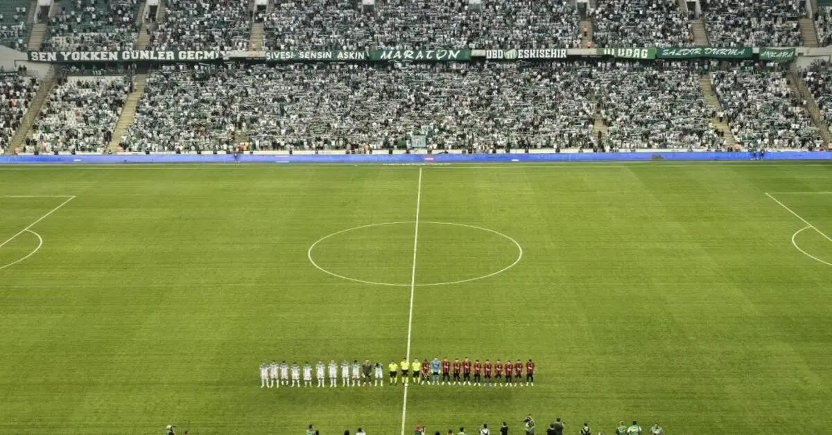 Genç Gazete Bursaspor Eskişehirspor Maçı Öncesinde Orman Şehitleri İçin Saygı Duruşu