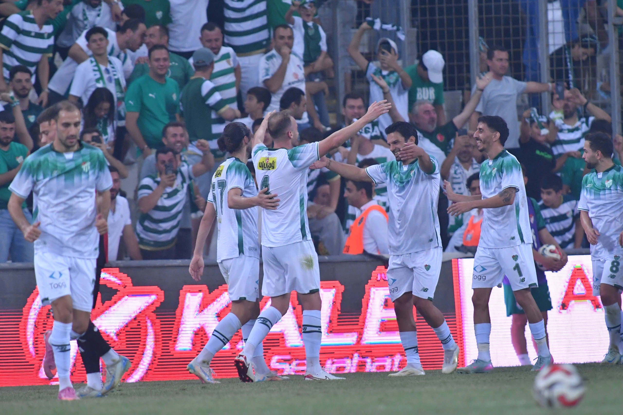 Genç Gazete Bursaspor Tribünlerde Dostluğu, Sahada Galibiyeti Yazdı-2