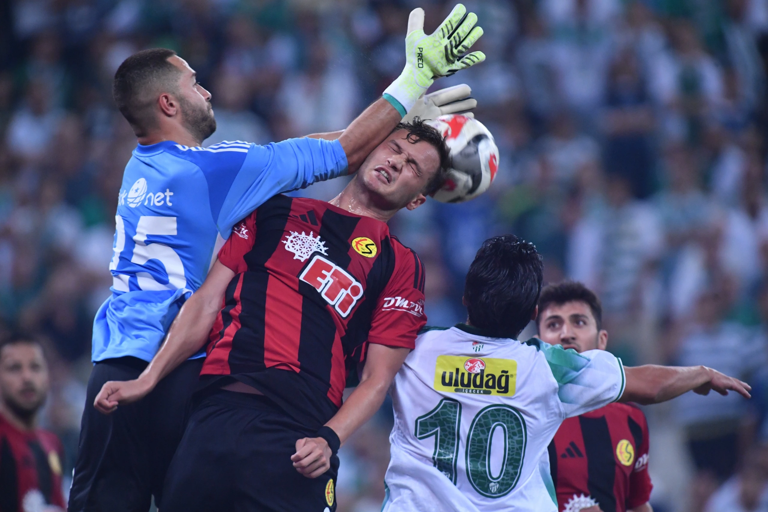 Genç Gazete Bursaspor Tribünlerde Dostluğu, Sahada Galibiyeti Yazdı 7