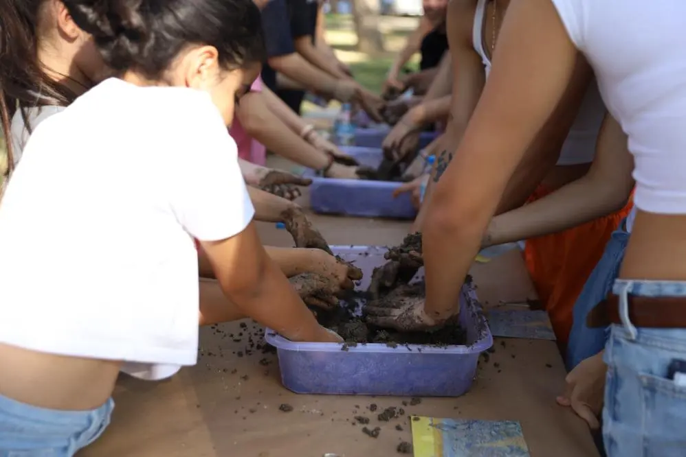 Genç Gazete Büyükşehir’in Gezici Sanat Atölyesi Çocukları Sanatla Buluşturdu 1