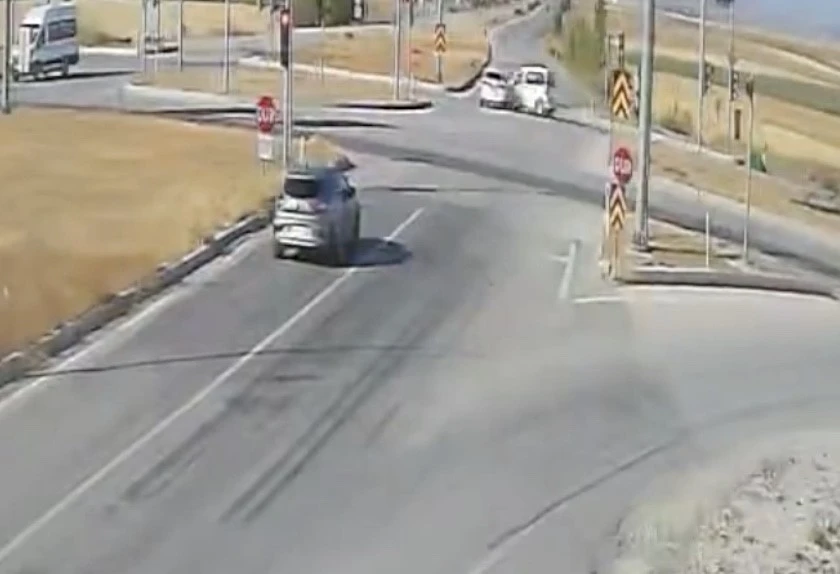 Genç Gazete Çorum’da Kavşakta Feci Kaza 10 Kişi Yaralandı 2