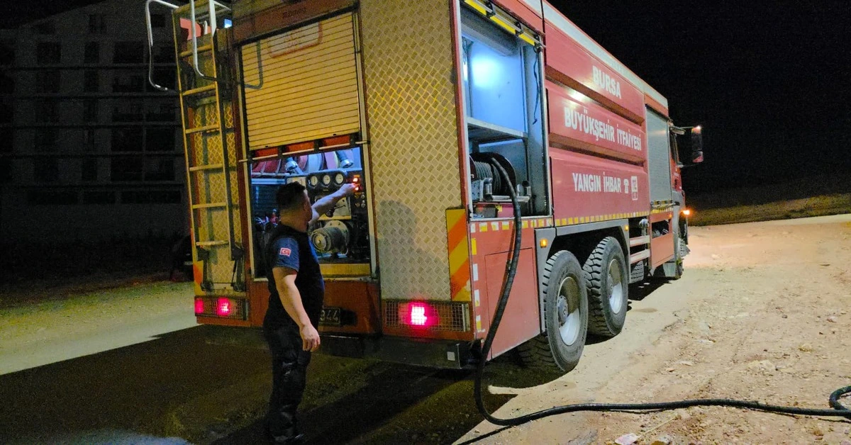 Genç Gazete İnegöl’de Bekçi Çöpleri Yaktı, Mahalle Duman Altında Kaldı 1