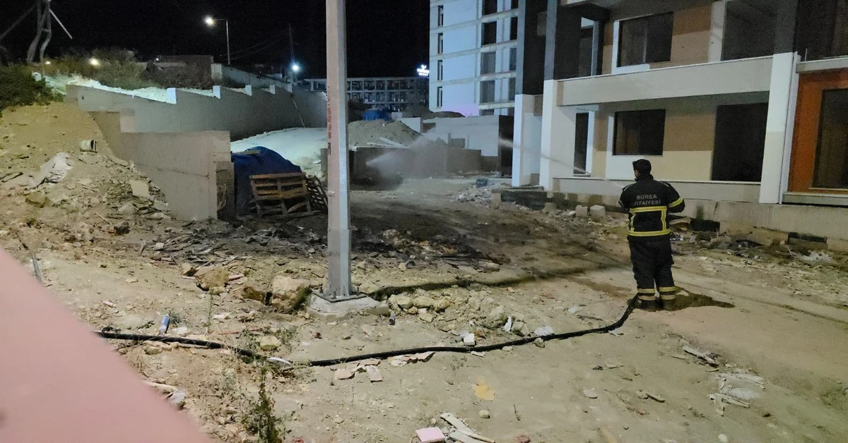 Genç Gazete İnegöl’de Bekçi Çöpleri Yaktı, Mahalle Duman Altında Kaldı