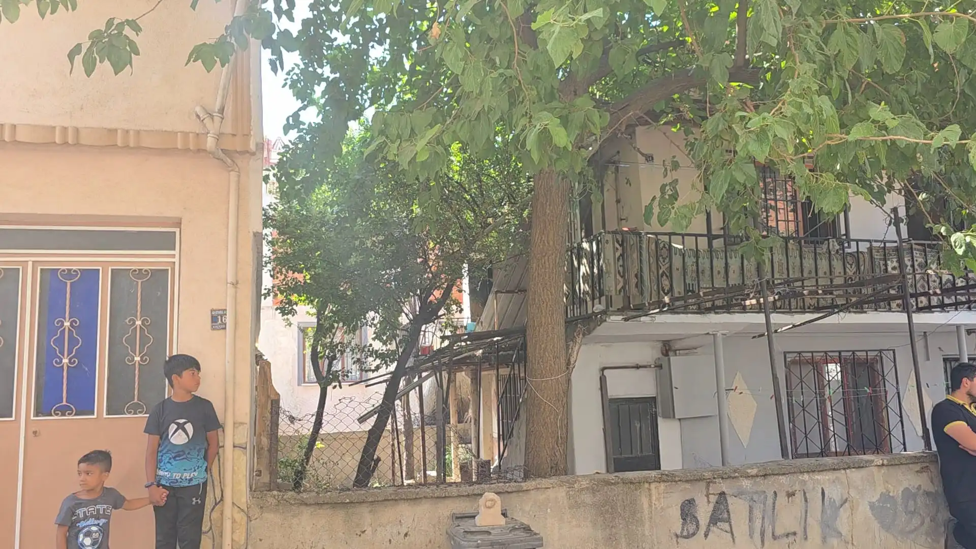 Genç Gazete İnegöl'de Binanın Çatı Katında Kombiden Kaynaklanan Yangın Çıktı