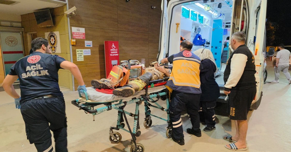 Genç Gazete İnegöl’de Geri Dönüşüm Deposunda Yangın İtfaiye Eri Ağır Yaralandı 2