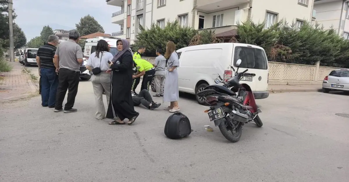 Genç Gazete İnegöl'de Kontrolsüz Kavşakta Kaza Motosiklet Ve Hafif Ticari Araç Çarpıştı 1