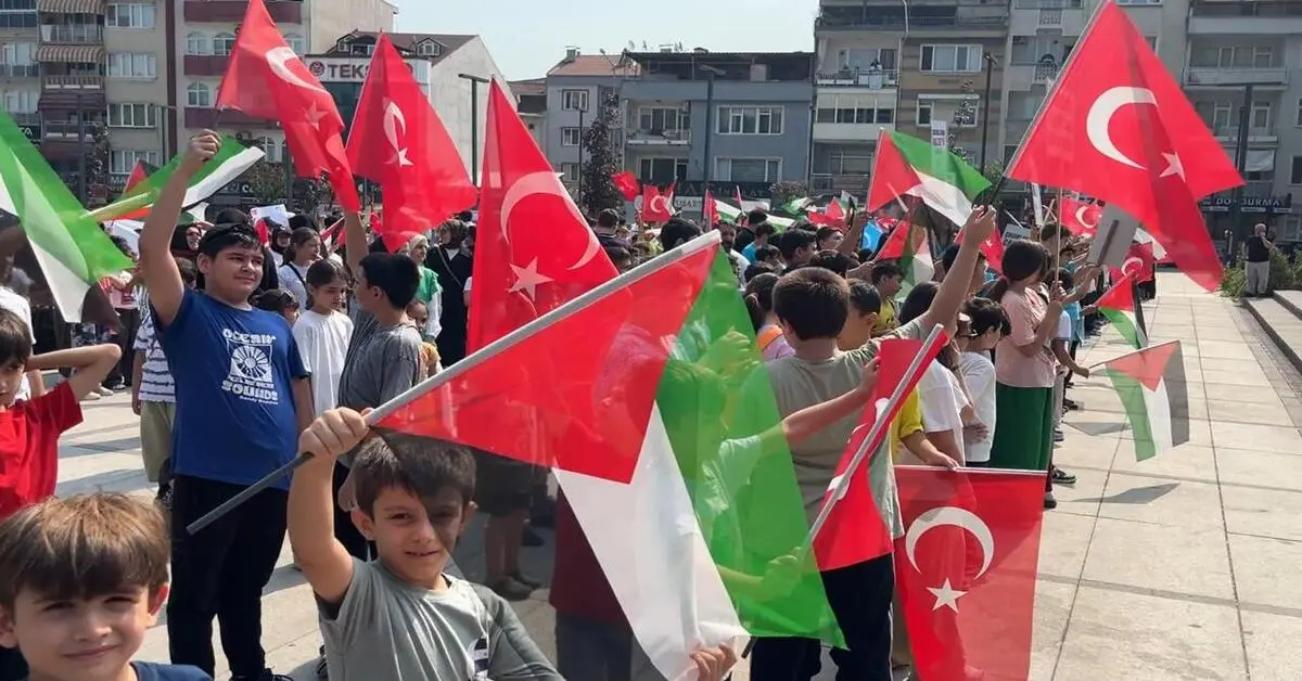 Genç Gazete İnegöl'de Minik Yürekler Gazze İçin Tek Yürek 1