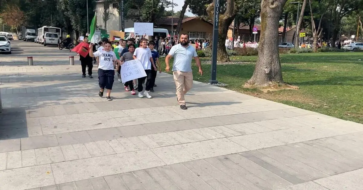 Genç Gazete İnegöl'de Minik Yürekler Gazze İçin Tek Yürek 11