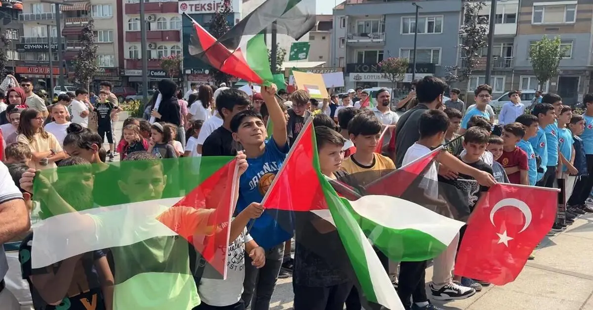 Genç Gazete İnegöl'de Minik Yürekler Gazze İçin Tek Yürek 2