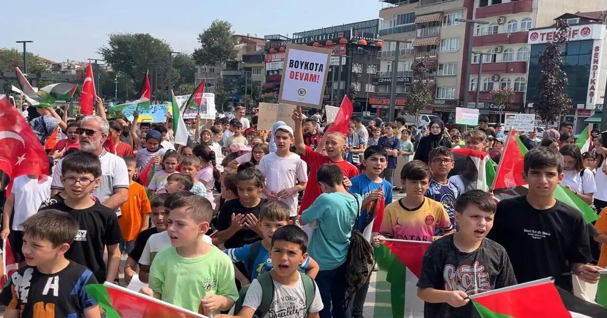 Genç Gazete İnegöl'de Minik Yürekler Gazze İçin Tek Yürek 5