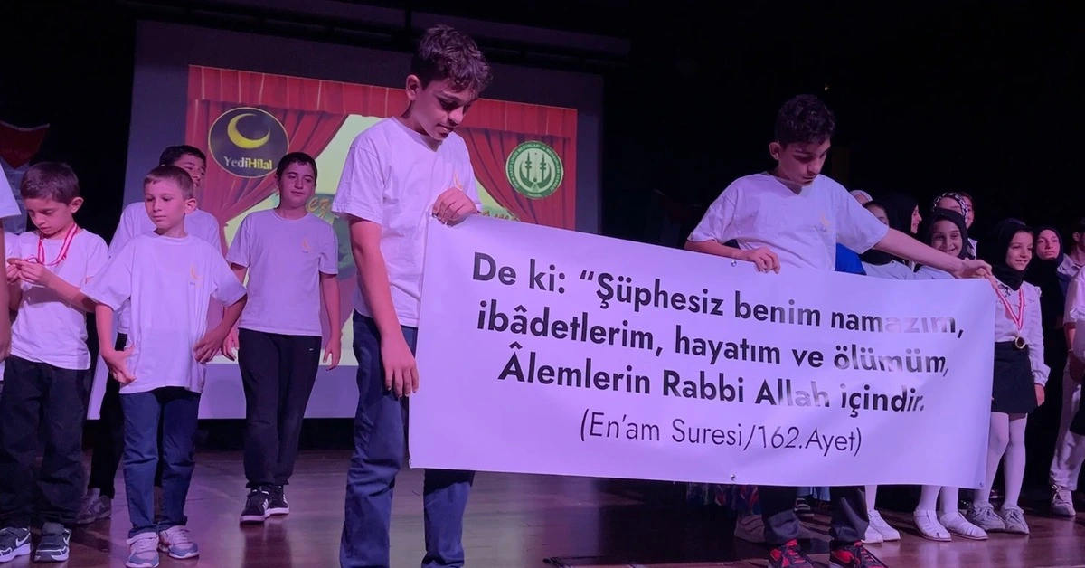 Genç Gazete İnegöl’de Yedi Hilal Ve İhmed’den Yaz Kursu Mezuniyet Gecesi 3