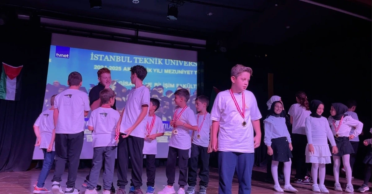 Genç Gazete İnegöl’de Yedi Hilal Ve İhmed’den Yaz Kursu Mezuniyet Gecesi 4