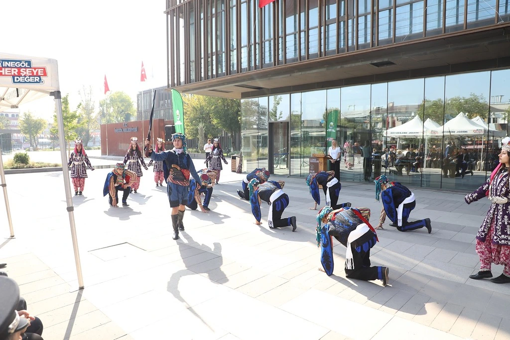 Genç Gazete İnegöl’de Zafer Bayramı Coşkusu Resmi Törenlerle Başladı 2
