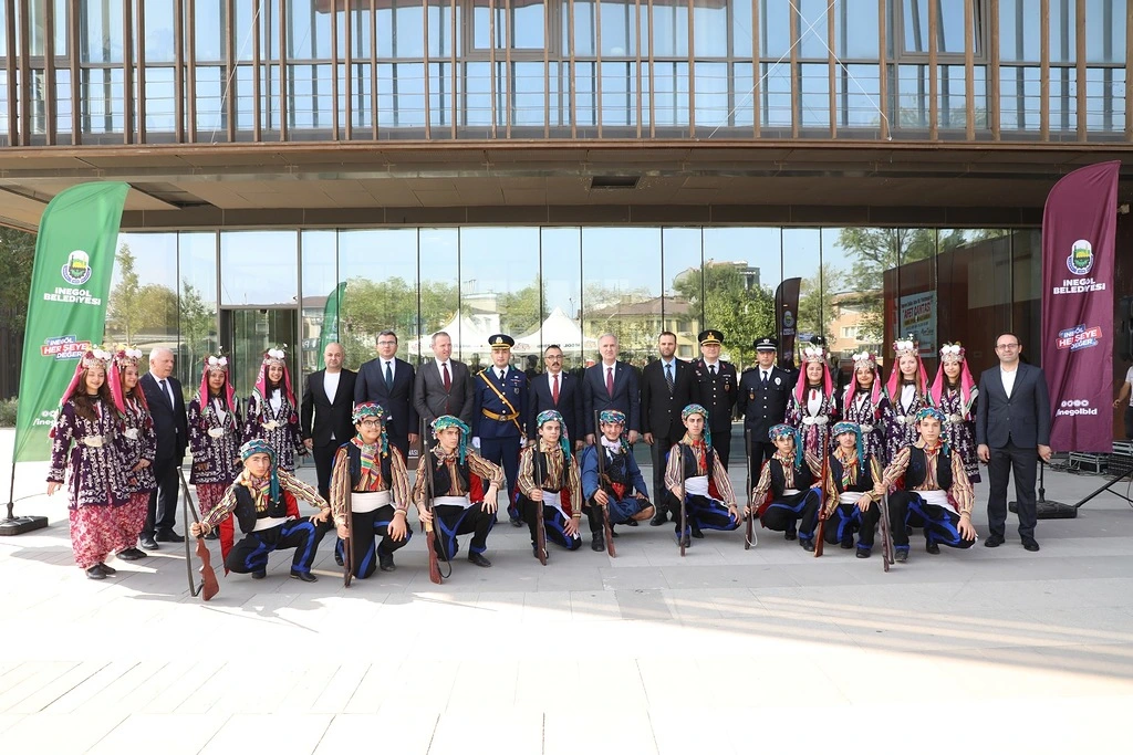 Genç Gazete İnegöl’de Zafer Bayramı Coşkusu Resmi Törenlerle Başladı 3