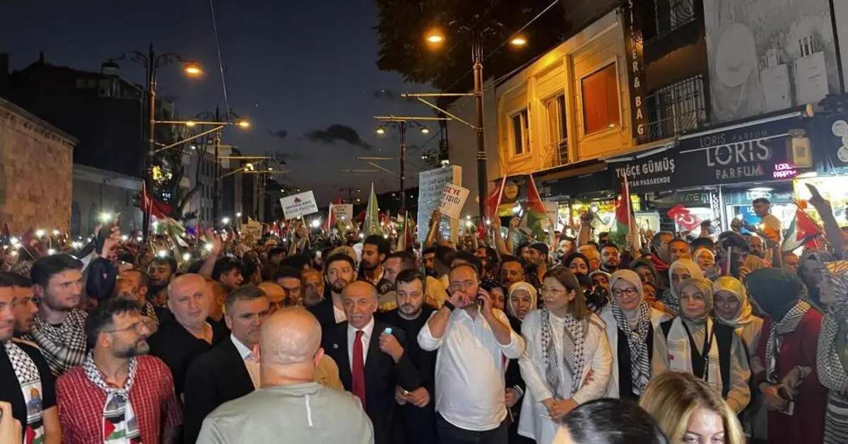 Genç Gazete İstanbul’da “Gazze’ye Umut Işığı Ol” Yürüyüşünde Binler Ayasofya’ya Yürüdü 1