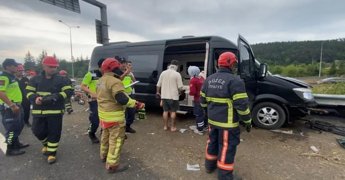 Genç Gazete Konser Yolunda Kaza Ünlü Şarkıcının Aracı Bariyere Saplandı 2