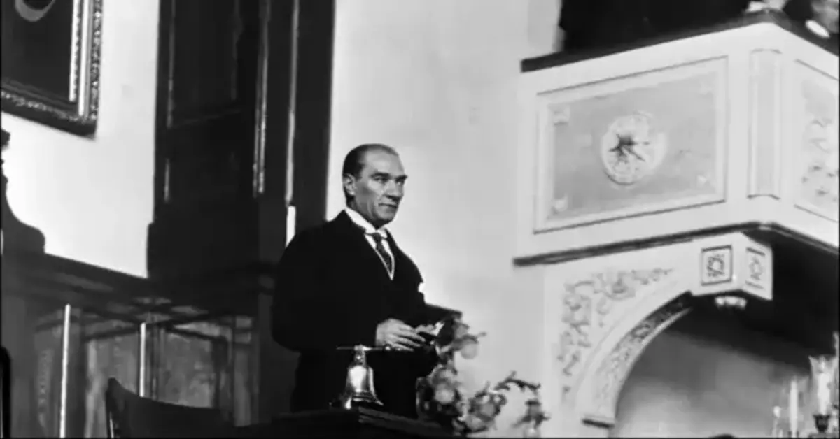 Genç Gazete Kralın Tahttan İndirilmesinden Berlin Duvarı’nın Tel Örgülerine Kadar 13 Ağustos Tarihte Bugün! 1