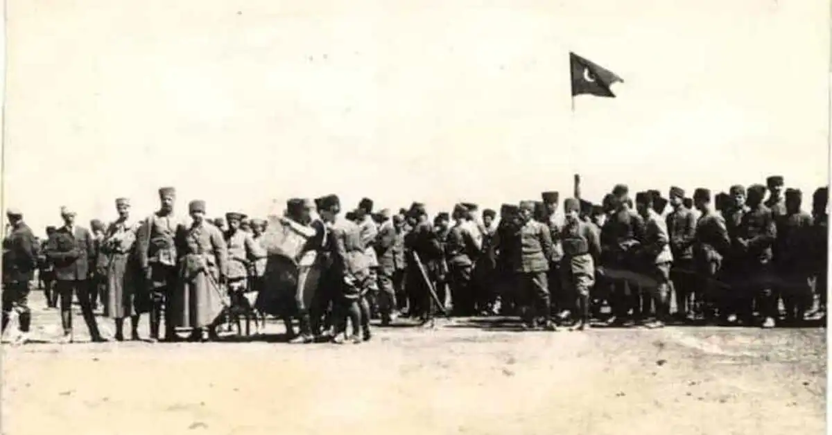 Genç Gazete Kralın Tahttan İndirilmesinden Berlin Duvarı’nın Tel Örgülerine Kadar 13 Ağustos Tarihte Bugün!