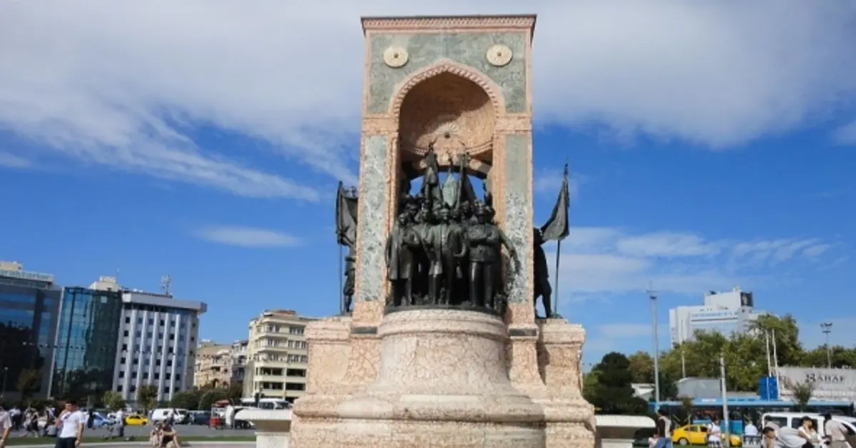 Genç Gazete Osmanlı Taht Değişiminden Hawai Orman Yangınına Kadar 8 Ağustos Tarihte Bugün! 3