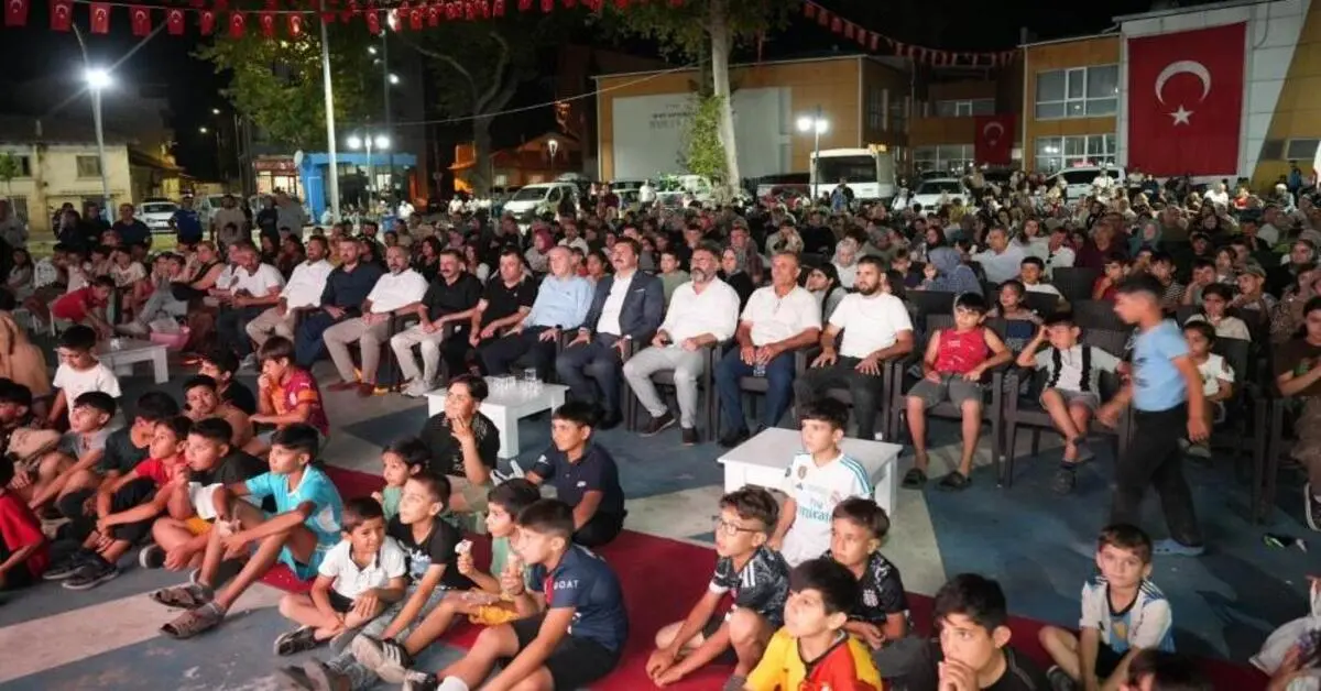 Genç Gazete Yenişehir Belediyesi, Çocuklara Açık Hava Sinemasıyla Nostaljik Hafta Sonu Yaşattı 1