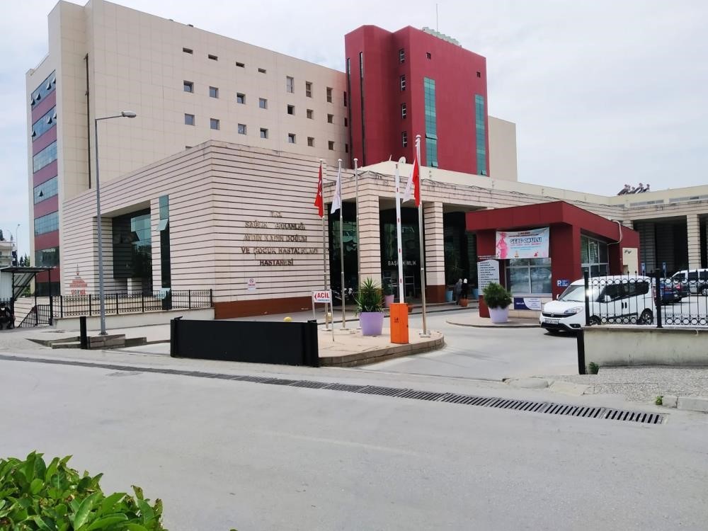 Hastaneye Doğuma Gelen Kadın, Önce Polis Zoruyla Kocasını Hastaneden Kovdurdu Sonra Doğumhaneye Gitti (2)