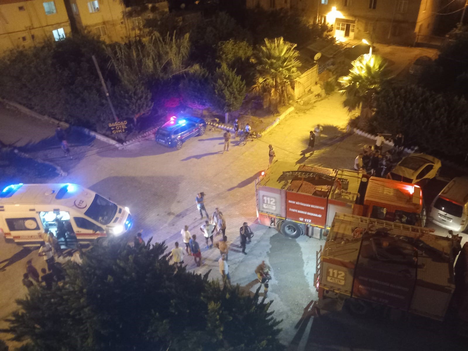 Hatay’da Otelde Yangın Paniği 11 Kişi Dumandan Etkilendi (1)